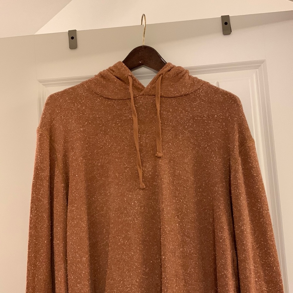Hoodie. XXL. Kind of a burlap fleece. Color: burnt salmon.